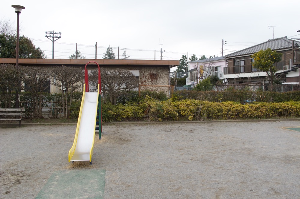 鎌田二丁目南公園の滑り台付近が砧本村駅跡／2013年3月3日 砧本村停留所付近
