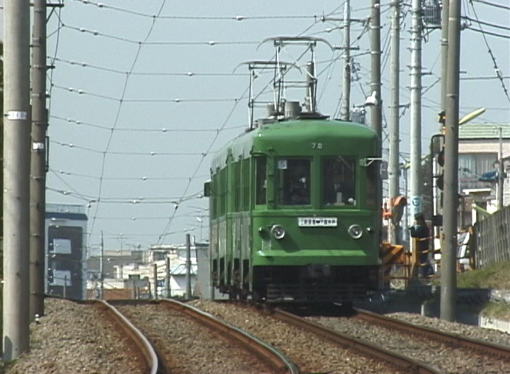 山下駅に向かって坂を下りる72-71編成／1999年3月14日 松原〜山下間