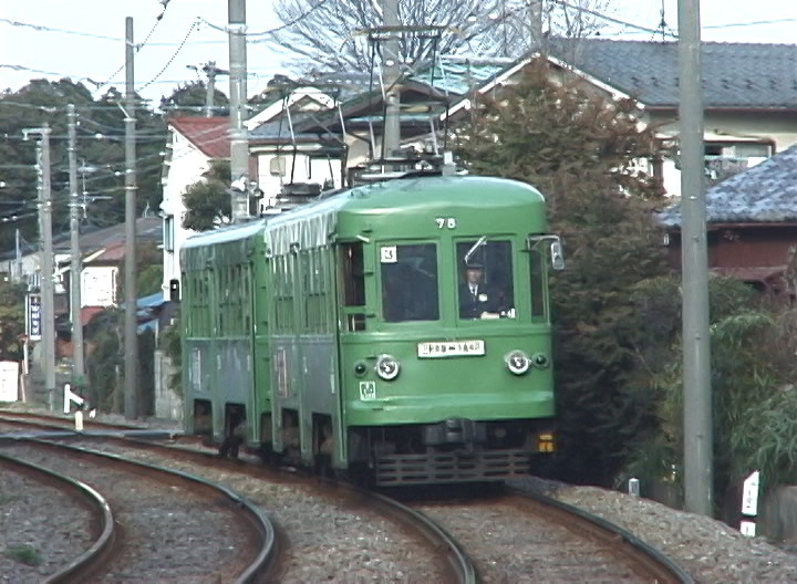 松陰神社前駅に進入する76-75編成／1999年3月14日 若林〜松陰神社前間