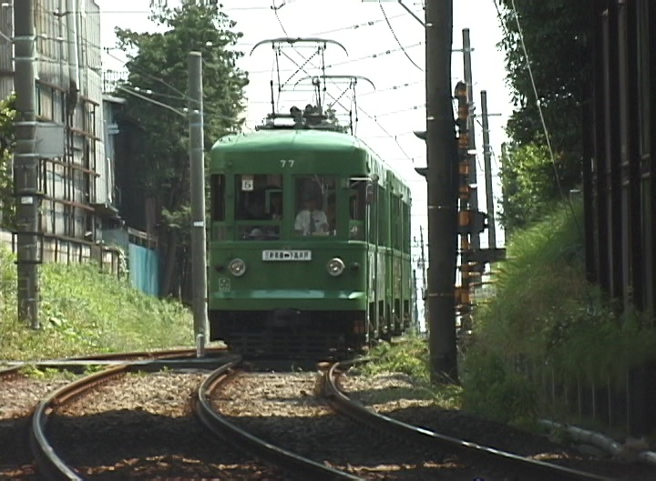 山下駅に進入する78-77編成／1999年5月30日 宮の坂〜山下間