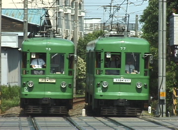 若林踏切ですれ違う74-73編成と78-77編成／1999年5月30日 西太子堂〜若林間