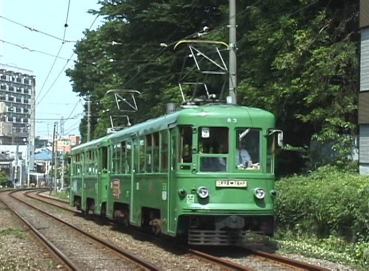 林の脇を抜ける86-83編成／1999年5月30日 若林〜松陰神社前間