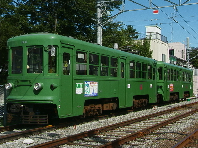 上町車庫に留置中の84-85編成／1999年8月20日 上町車庫