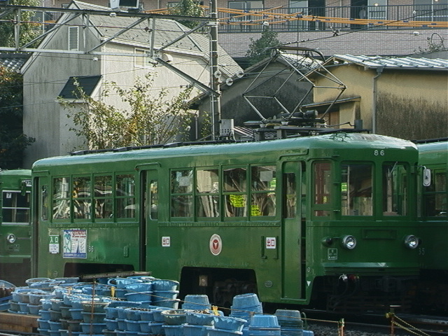 上町車庫に単車で留置中のデハ86号／1999年10月20日 上町車庫