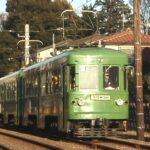 若林駅に向けて急勾配を駆け降りる74-73編成／2000年3月30日 松陰神社前〜若林間