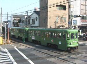 世田谷駅を後にする試運転中の302編成「東急TOPカード」／2000年3月10日 世田谷〜松陰神社前間