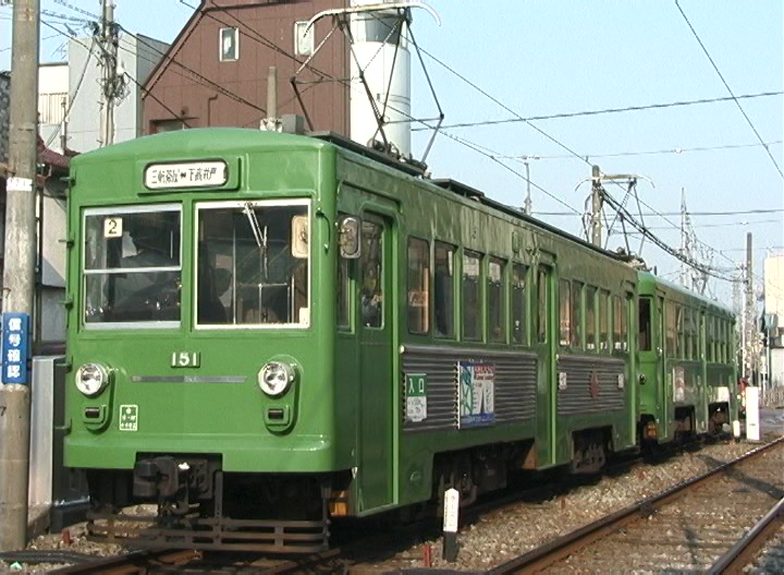 若林踏切の停止信号で停車中の86-151編成／2000年3月11日 若林〜西太子堂間