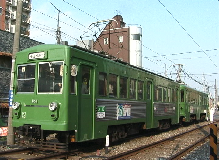 若林踏切の停止信号で停車中の86-151編成／2000年3月11日 若林〜西太子堂間