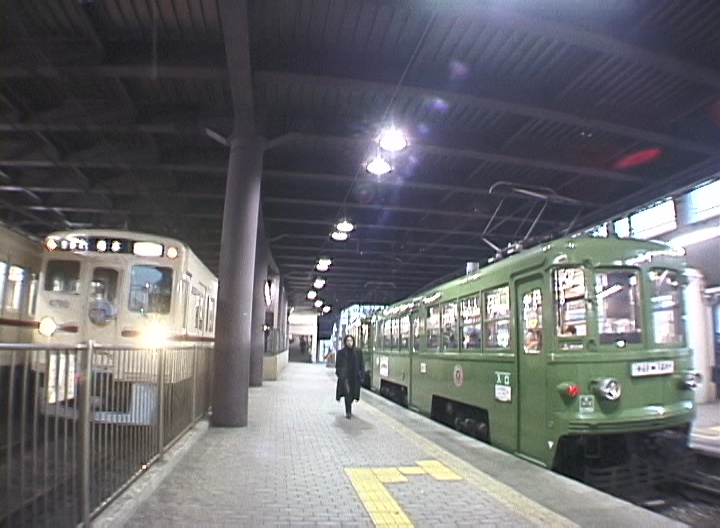 下高井戸駅で京王6000系と並ぶ82-81編成／2000年3月21日 下高井戸駅