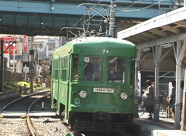 山下駅に進入する74-73編成／2000年3月30日 山下駅