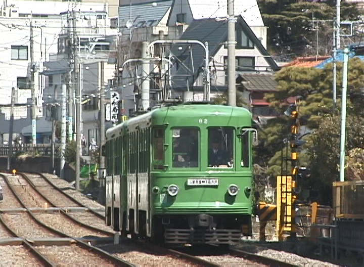 松原駅に向けてのストレートを行く82-81編成／2000年3月30日 下高井戸〜松原間