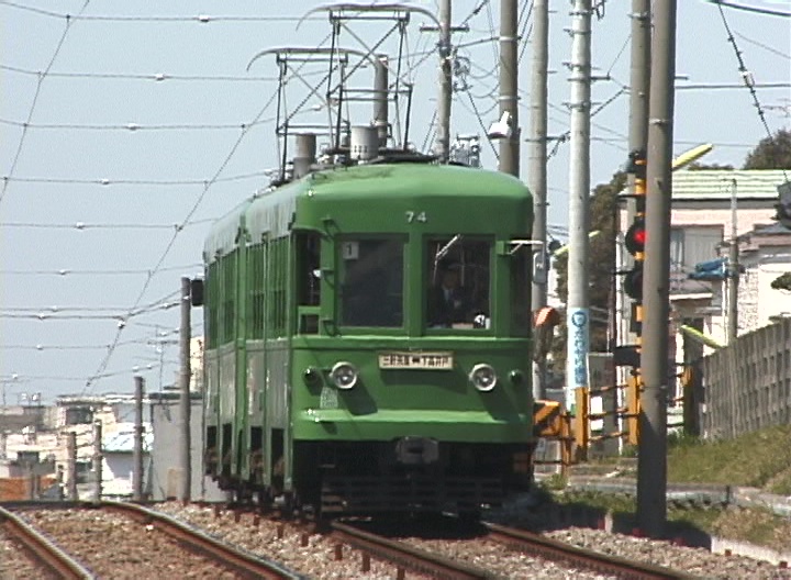 山下駅に向かって坂を下りる74-73編成／2000年3月30日 松原〜山下間