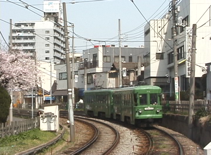 満開の桜を横目にカーブを行く78-77編成／2000年4月8日 下高井戸〜松原間