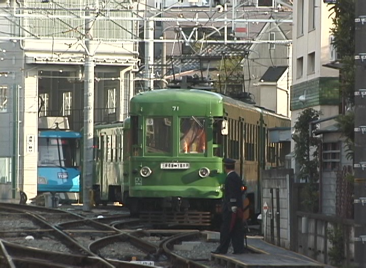 P6運行で出庫する72-71編成／2000年4月12日 上町車庫