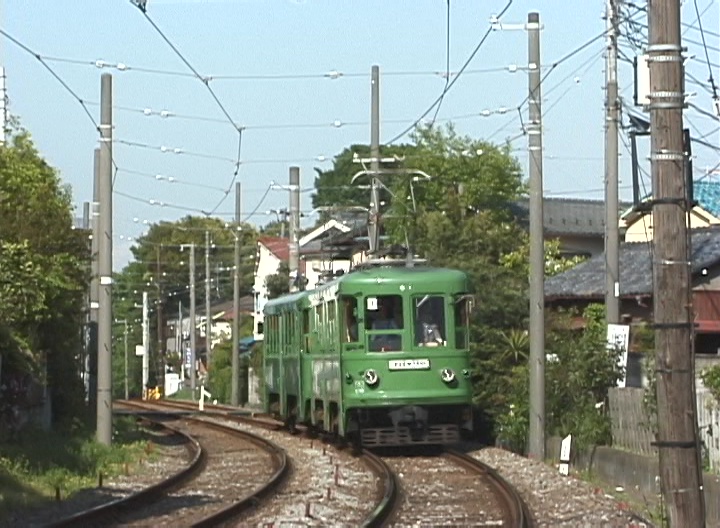 松陰神社前駅に進入する82-81編成／2000年5月1日 若林〜松陰神社前間