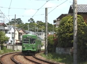 1運行で下り出庫する301編成「『サザエさん』マナー告知」／2000年5月3日 上町駅