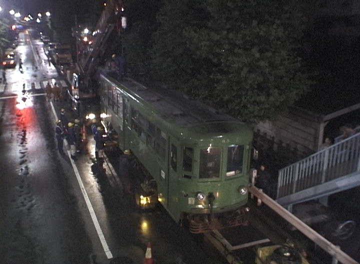 上町駅前で陸送待機中のデハ85号／2000年6月25日 上町駅