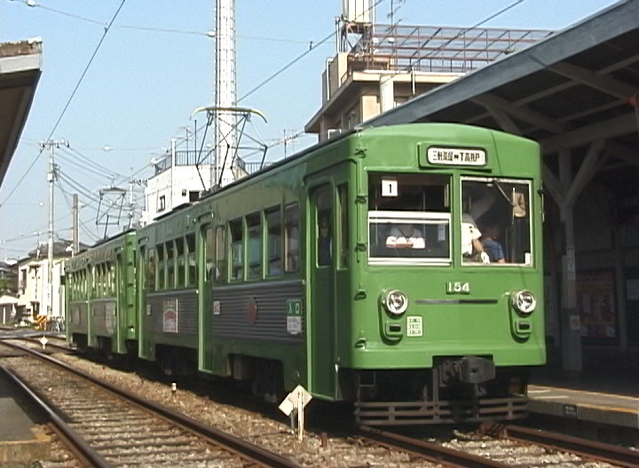 若林駅に停車中の154-153編成／2000年7月11日 若林駅