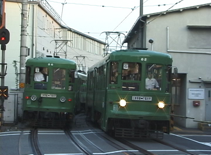 上町駅5時00分発で上下初電が同時に発車／2000年7月11日 上町駅