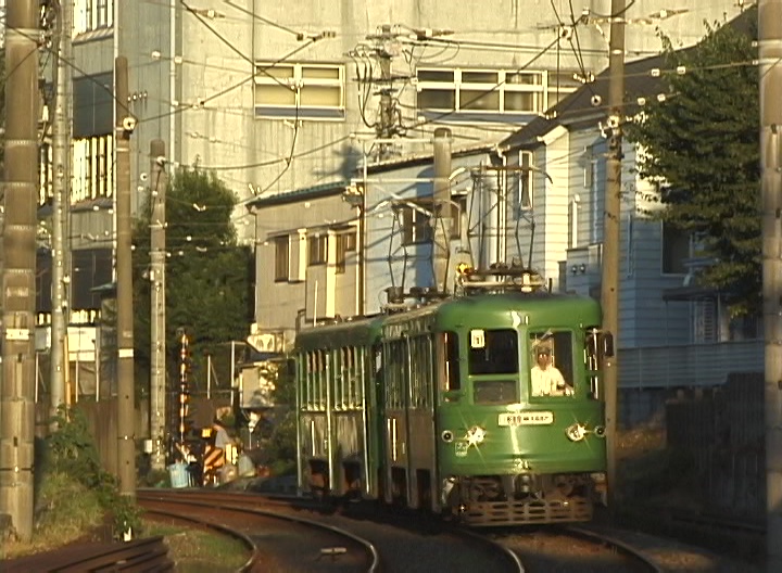 夕陽を浴びて走る82-81編成／2000年7月29日 三軒茶屋〜西太子堂間