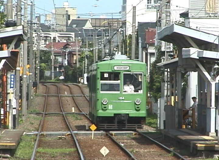 西太子堂駅に進入する154-153編成／2000年8月12日 若林〜西太子堂間