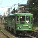 満開の桜をバックに三軒茶屋駅を発車する82-81編成／2000年4月7日 三軒茶屋〜西太子堂間