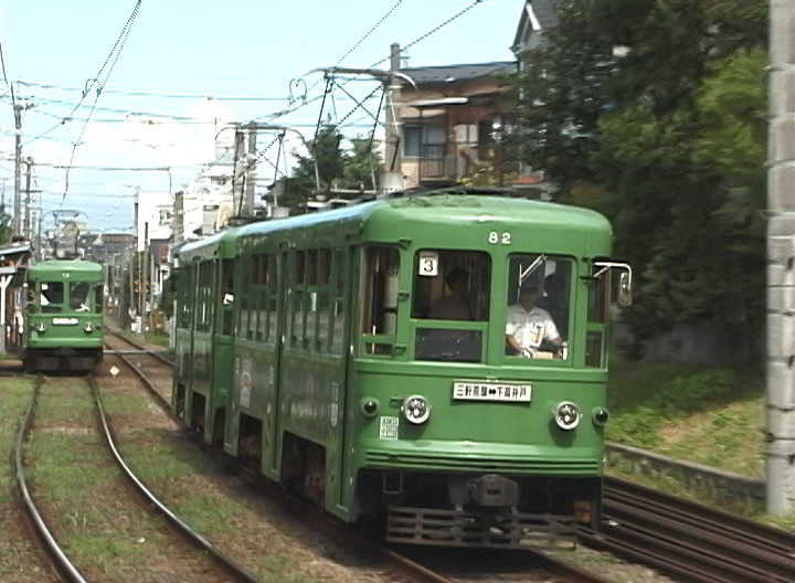 三軒茶屋駅へ向かう82-81編成／2000年8月12日 西太子堂〜三軒茶屋間