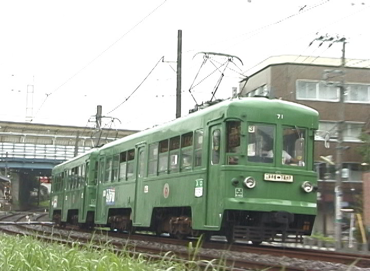 山下駅を発車した72-71編成／2000年8月15日 山下〜松原間