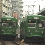 松陰神社前駅ですれ違う152-151編成と154-153編成／2000年11月25日 松陰神社前駅