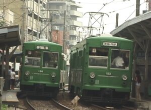 赤堤の勾配を上る304編成「生茶」／2000年8月22日 山下〜松原間