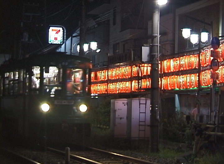 世田谷八幡宮秋季大祭の提灯と82-81編成／2000年8月28日 山下〜宮の坂間