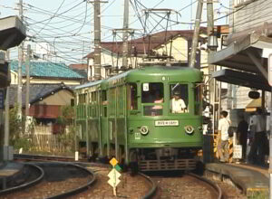 下高井戸ですれ違う82-81編成と折返し上町行きの152-151編成／2000年8月28日 松原〜下高井戸間