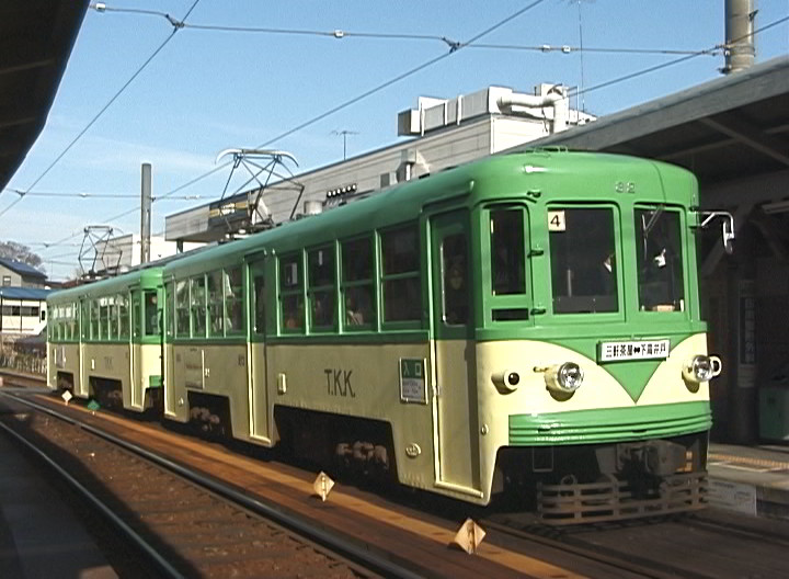 山下駅に停車中の82-81編成玉電塗装／2000年12月21日 山下駅