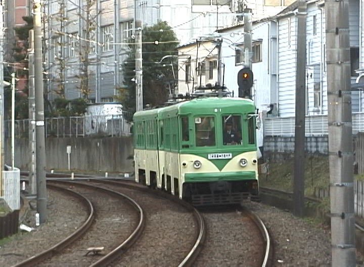 西太子堂駅に向かう82-81編成玉電塗装／2000年12月21日 三軒茶屋〜西太子堂間