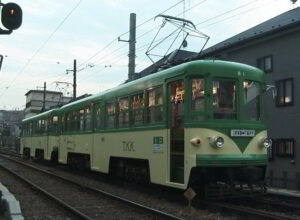 松原駅で並ぶ82-81編成玉電塗装と154-153編成／2000年12月24日 松原駅