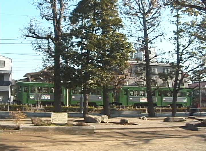 赤松公園の横を通過する154-153編成／2000年12月24日 松原〜下高井戸間