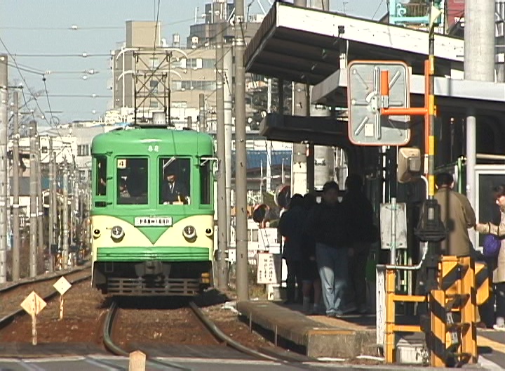 松原駅に進入する82-81編成玉電塗装／2000年12月24日 下高井戸〜松原間