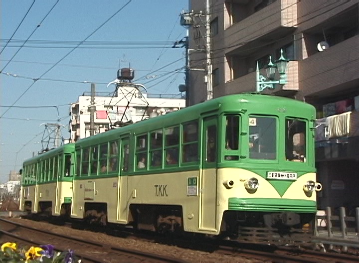 松原駅を発車した82-81編成玉電塗装／2000年12月24日 松原〜山下間