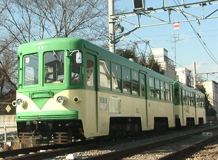 上町車庫に留置中の82-81編成玉電塗装／2000年12月26日 上町車庫