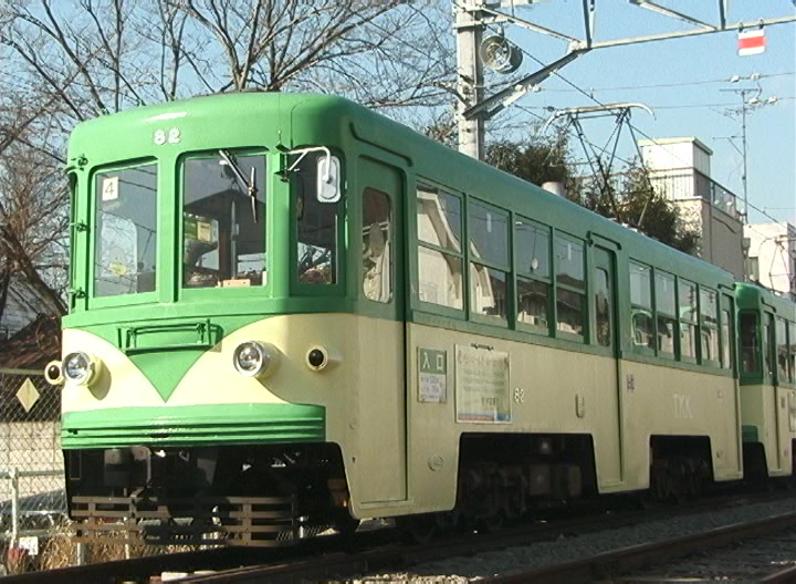 上町車庫に留置中のデハ82号玉電塗装／2000年12月26日 上町車庫