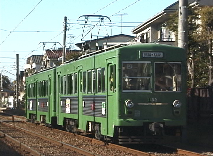 世田谷駅を発車した152-151編成／2000年12月27日 世田谷〜松陰神社前間