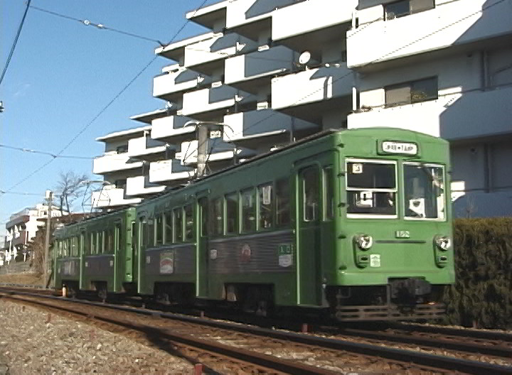 山下駅に向けて坂を下る152-151編成／2001年1月4日 松原〜山下間