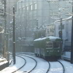 満開の桜をバックに三軒茶屋駅を発車する72-71編成／2000年4月7日 三軒茶屋〜西太子堂間