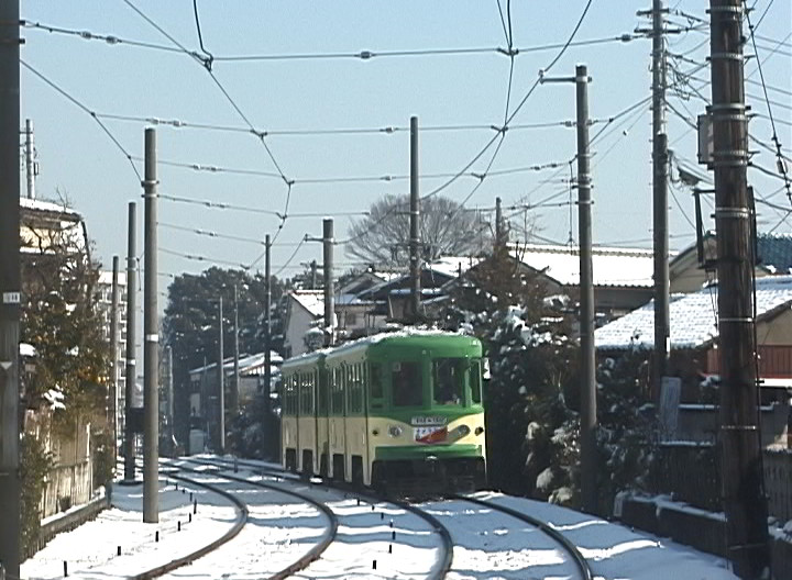 雪の松蔭神社前駅に進入する82-81編成玉電塗装／2001年1月21日 若林〜松陰神社前間