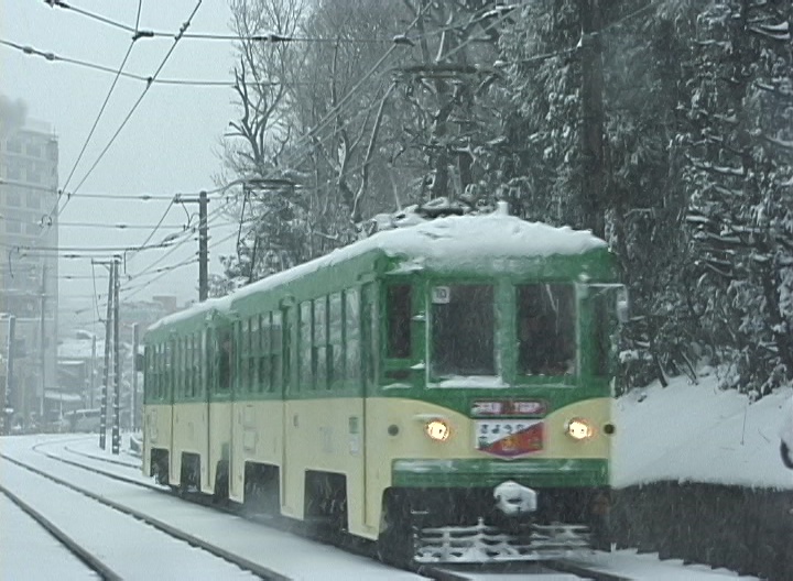 大雪の中さよなら運転を行う82-81編成玉電塗装／2001年1月27日 若林〜松陰神社前間