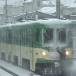 大雪の中さよなら運転が急遽打ち切られ回送の方向板に変更される82-81編成玉電塗装／2001年1月27日 西太子堂駅