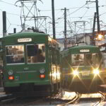 桜満開の松陰神社前駅に停車する74-73編成／1999年4月8日 松陰神社前駅