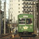 満開の桜をバックに三軒茶屋駅を発車する152-151編成／2000年4月7日 三軒茶屋〜西太子堂間