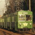 満開の桜をバックに三軒茶屋駅を発車する152-151編成／2000年4月7日 三軒茶屋〜西太子堂間