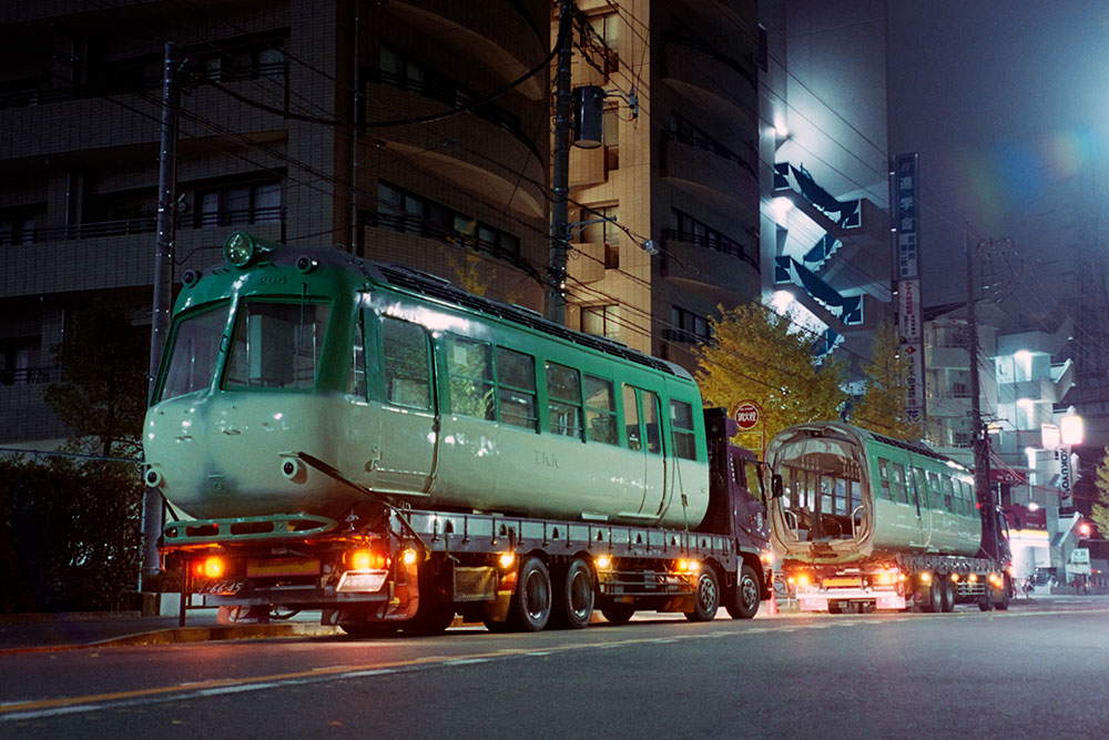 陸送で宮崎台に到着したペコちゃん電車デハ204／2002年11月22日 宮崎台駅前